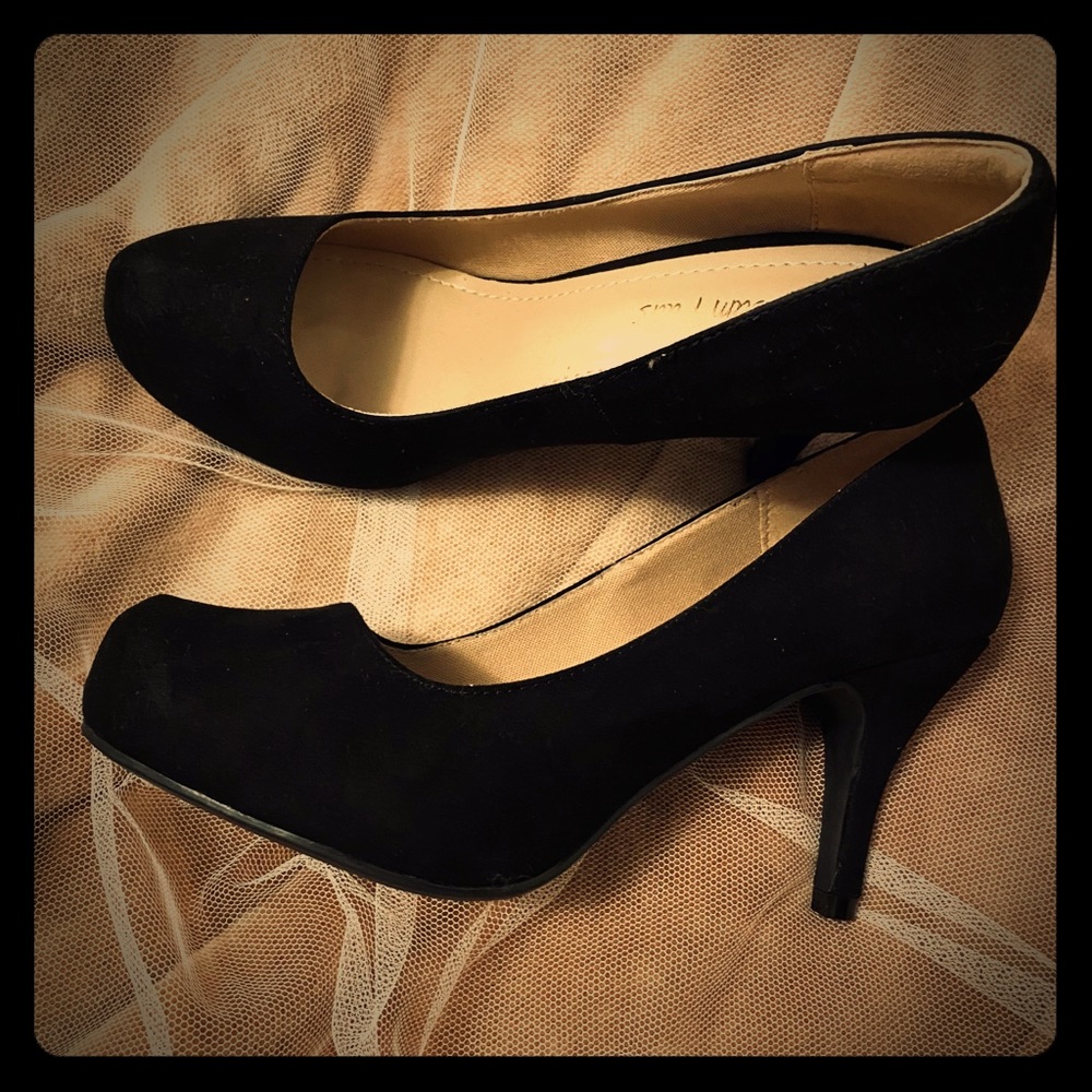Black Suede Pumps